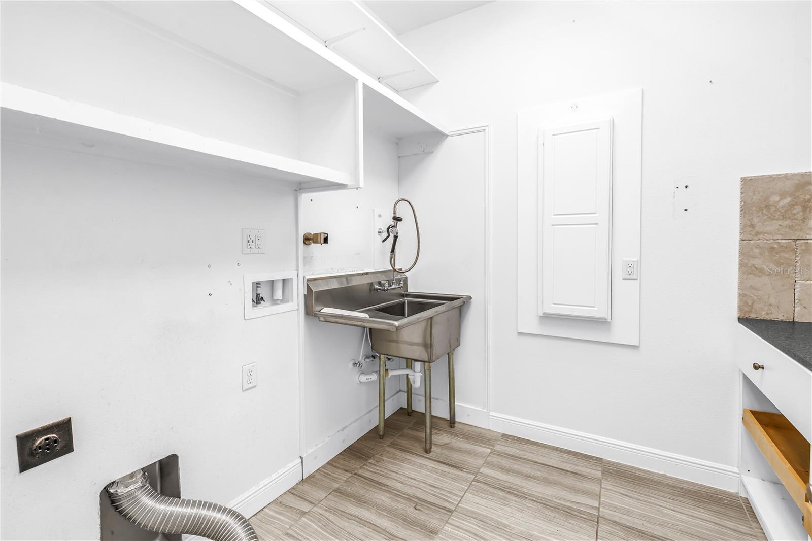 Image 15 of 56 For 15939 Cape Coral Drive