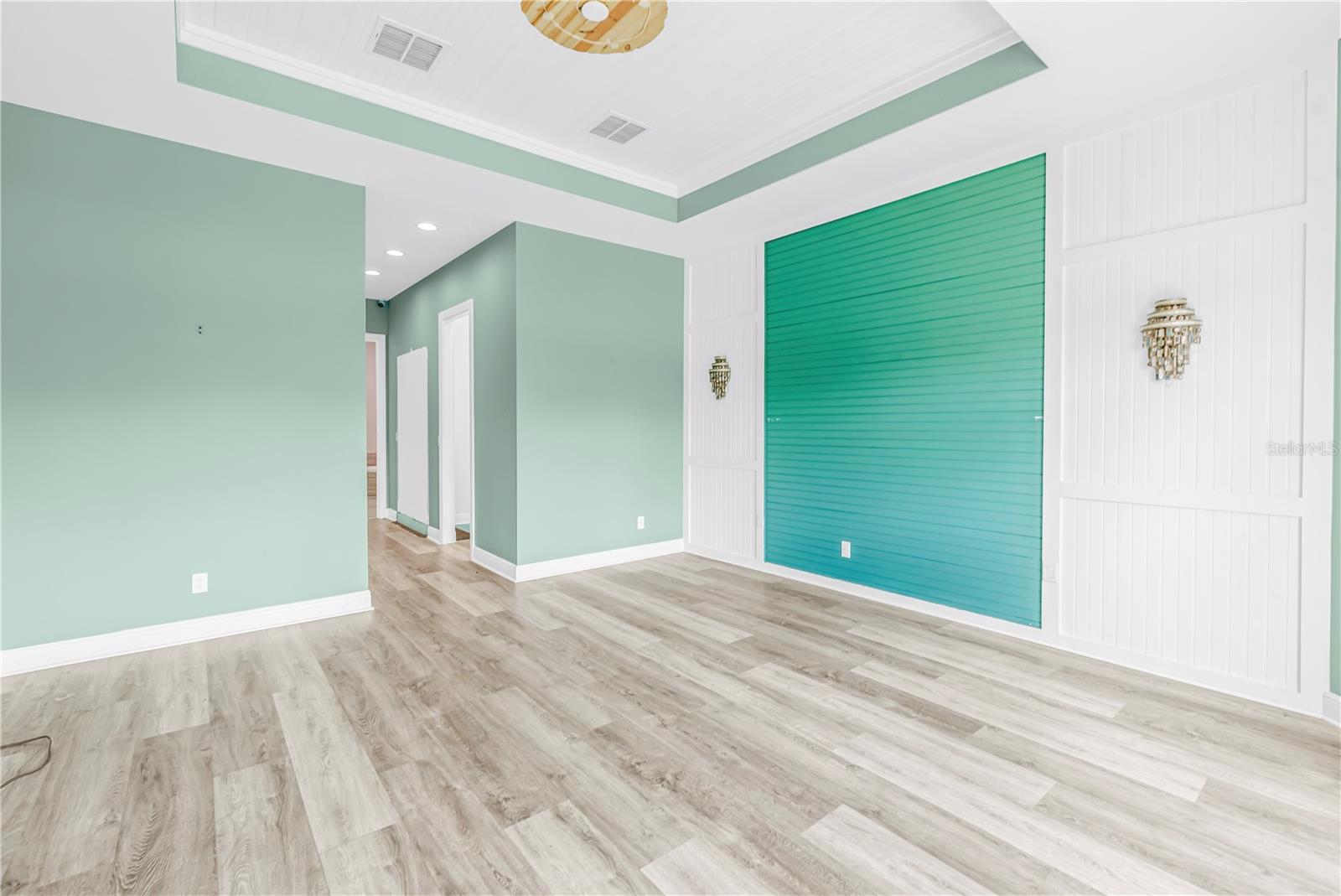 Image 19 of 56 For 15939 Cape Coral Drive