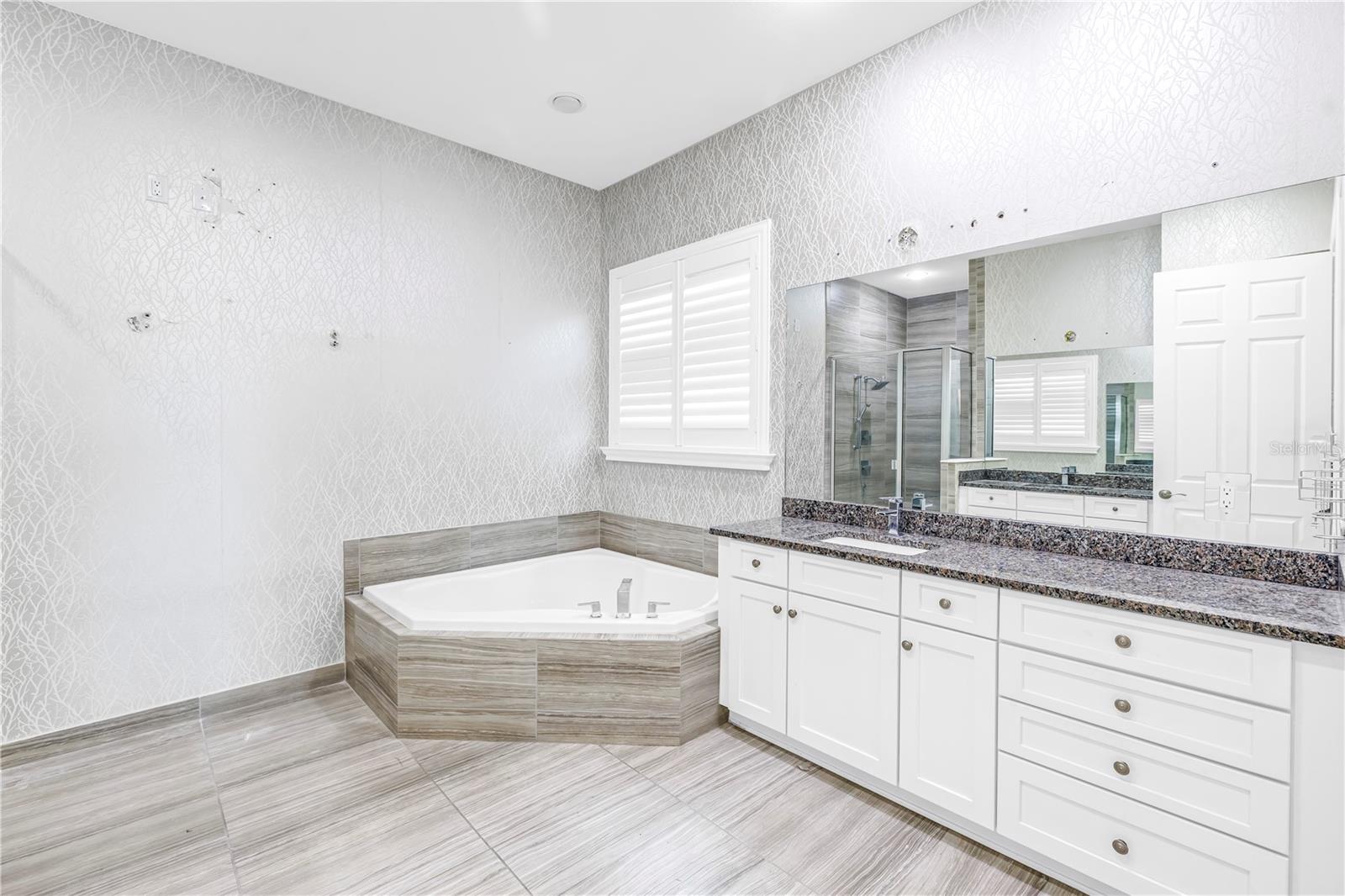 Image 20 of 56 For 15939 Cape Coral Drive