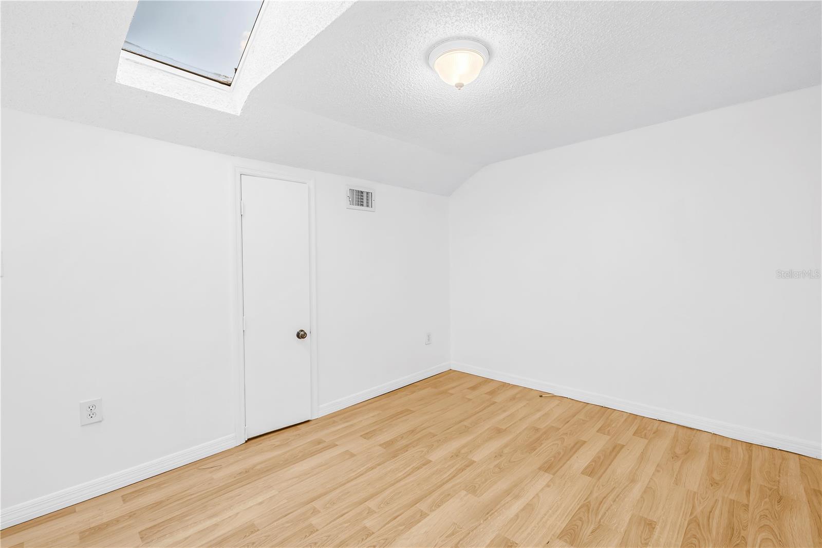 Image 27 of 32 For 6939 Stones Throw Circle N 6206