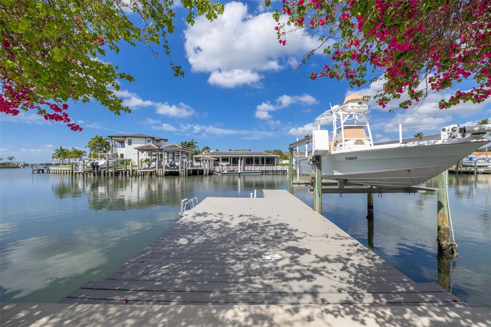 Listing photo id 29 for 3932 Versailles Drive