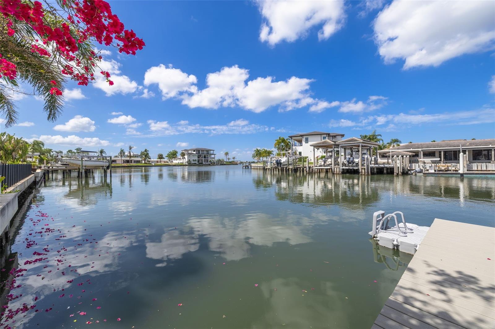 Listing photo id 31 for 3932 Versailles Drive