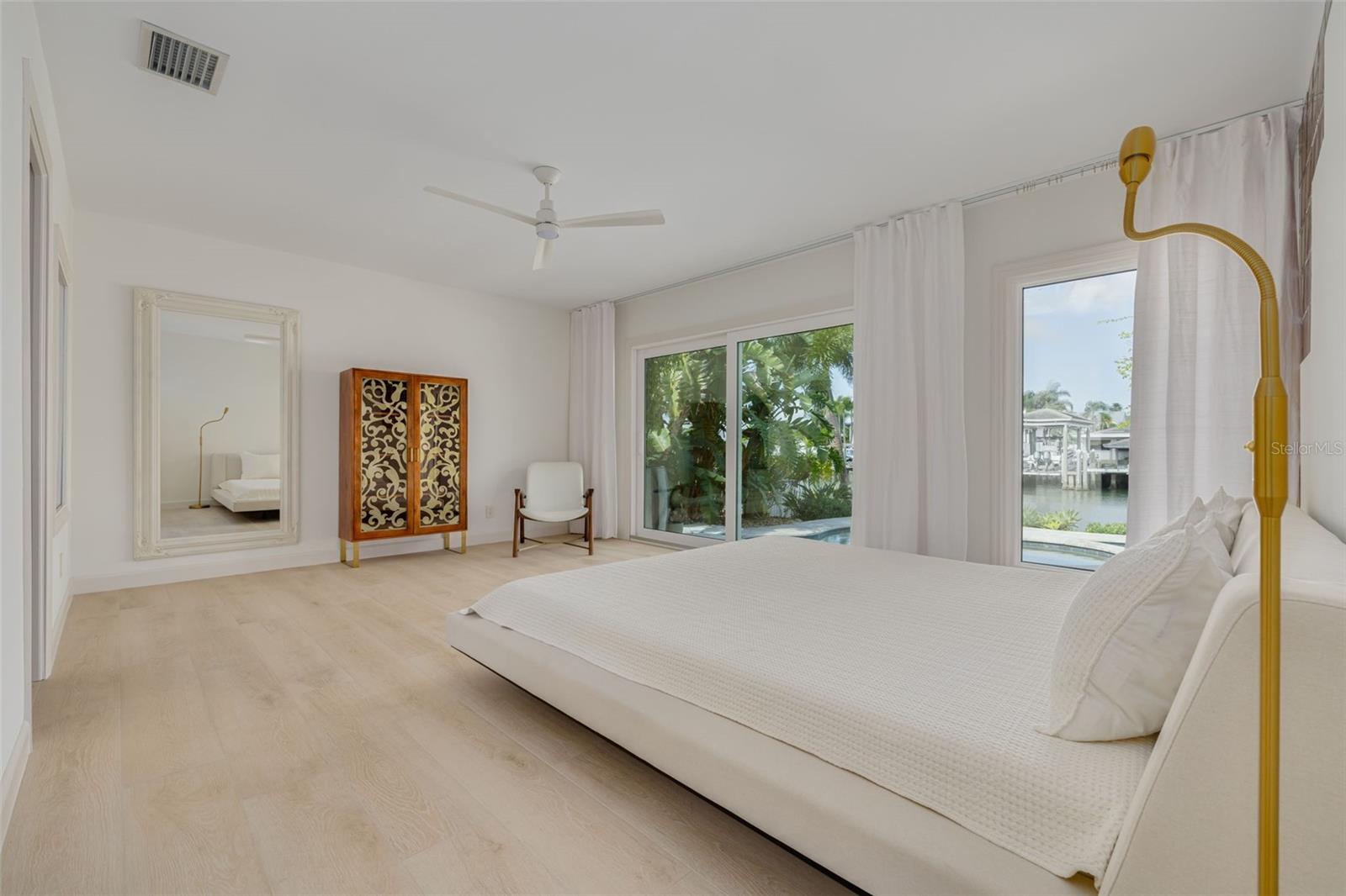 Listing photo id 36 for 3932 Versailles Drive