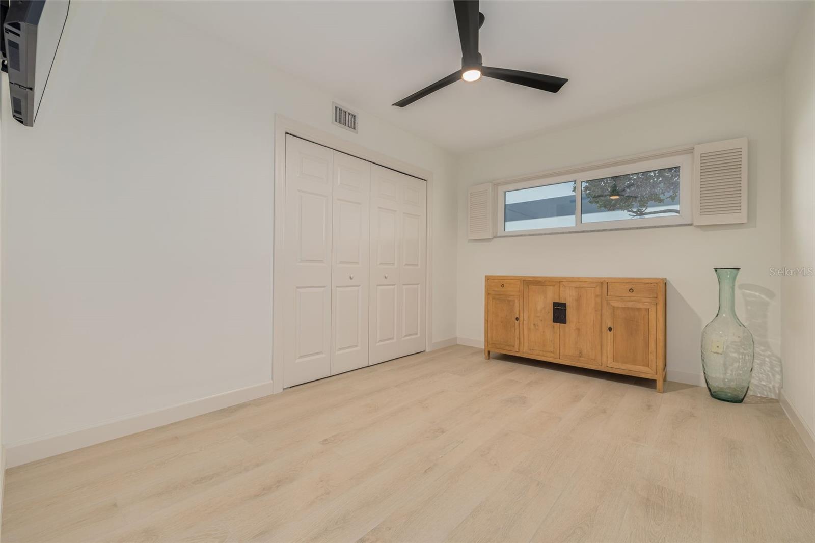 Listing photo id 45 for 3932 Versailles Drive