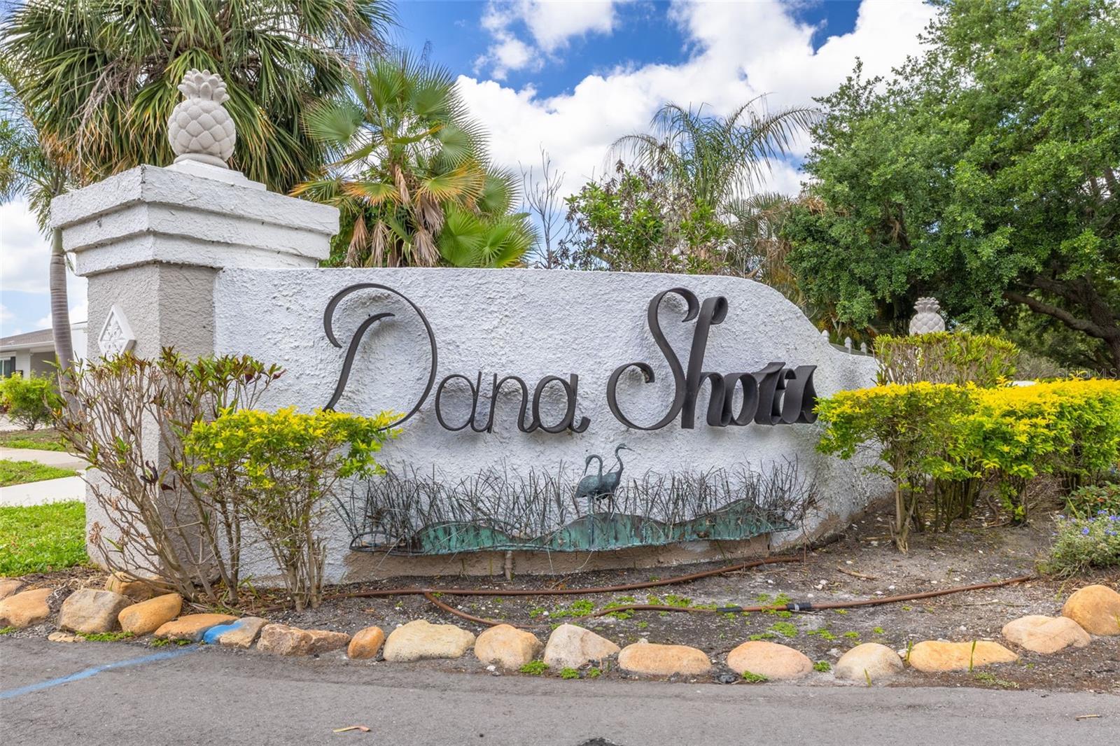 Listing photo id 54 for 3932 Versailles Drive