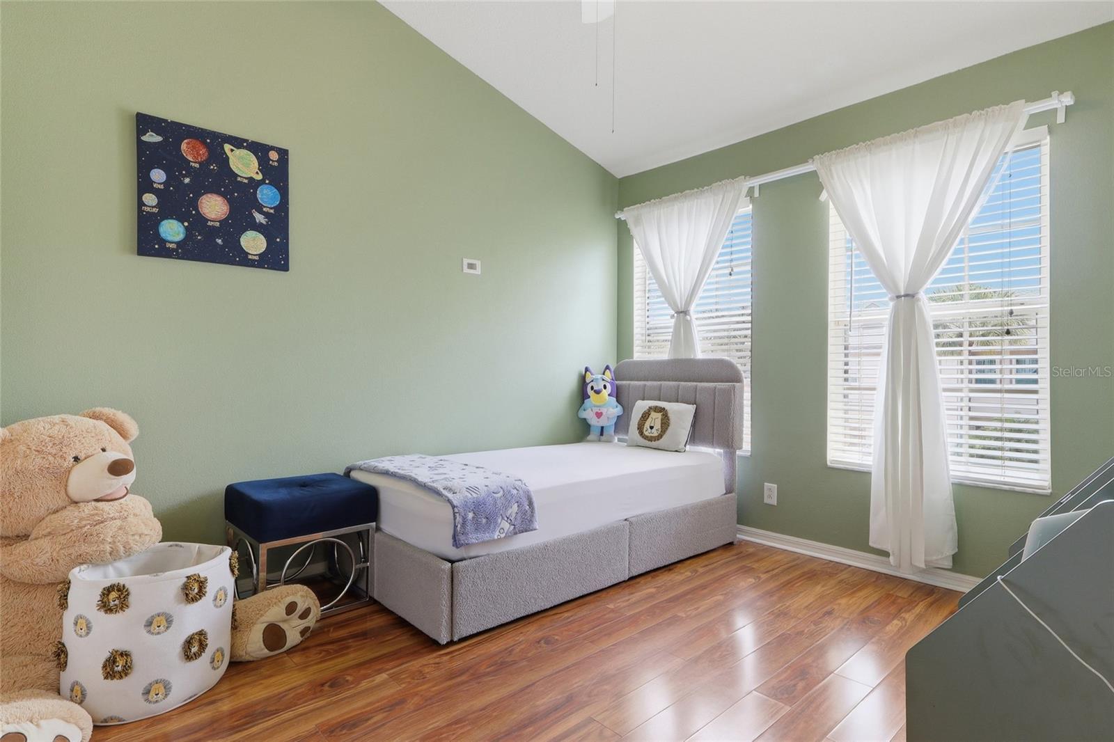 Image 21 of 42 For 542 Black Lion Drive Ne