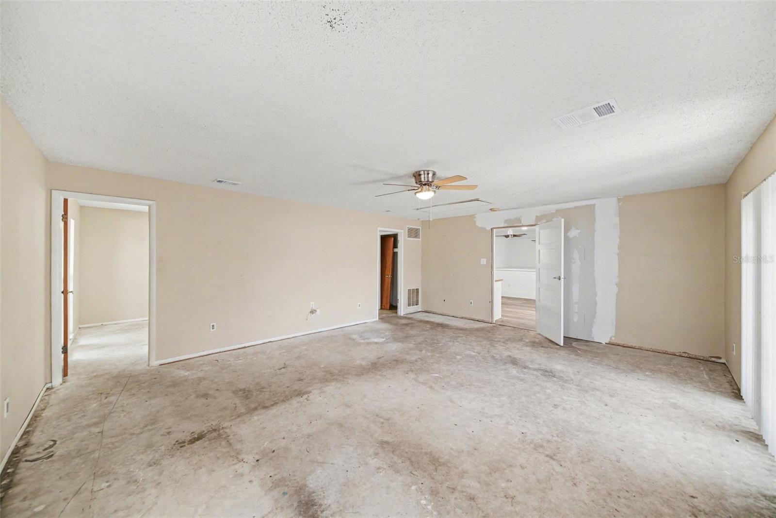 Image 18 of 31 For 10938 Salt Tree Drive