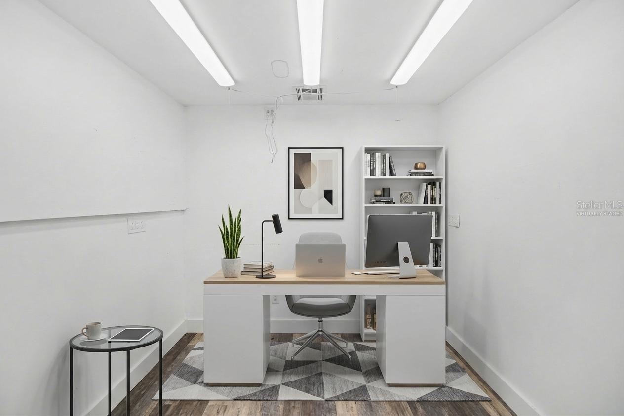 Image 4 of 31 For 10938 Salt Tree Drive