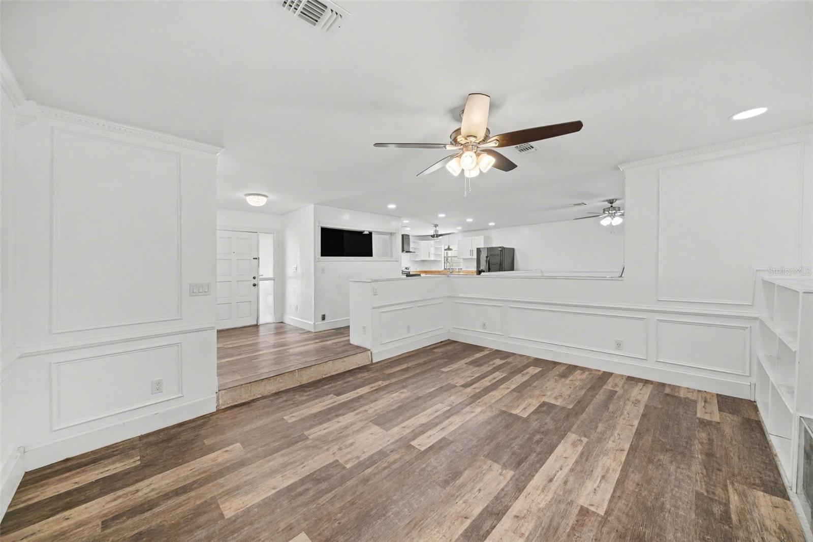 Image 6 of 31 For 10938 Salt Tree Drive