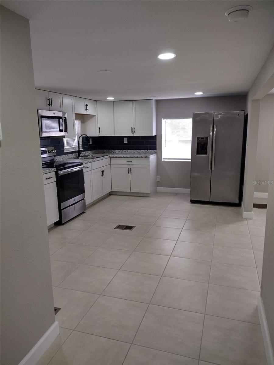 Listing photo id 8 for 9026 Bourbon Street