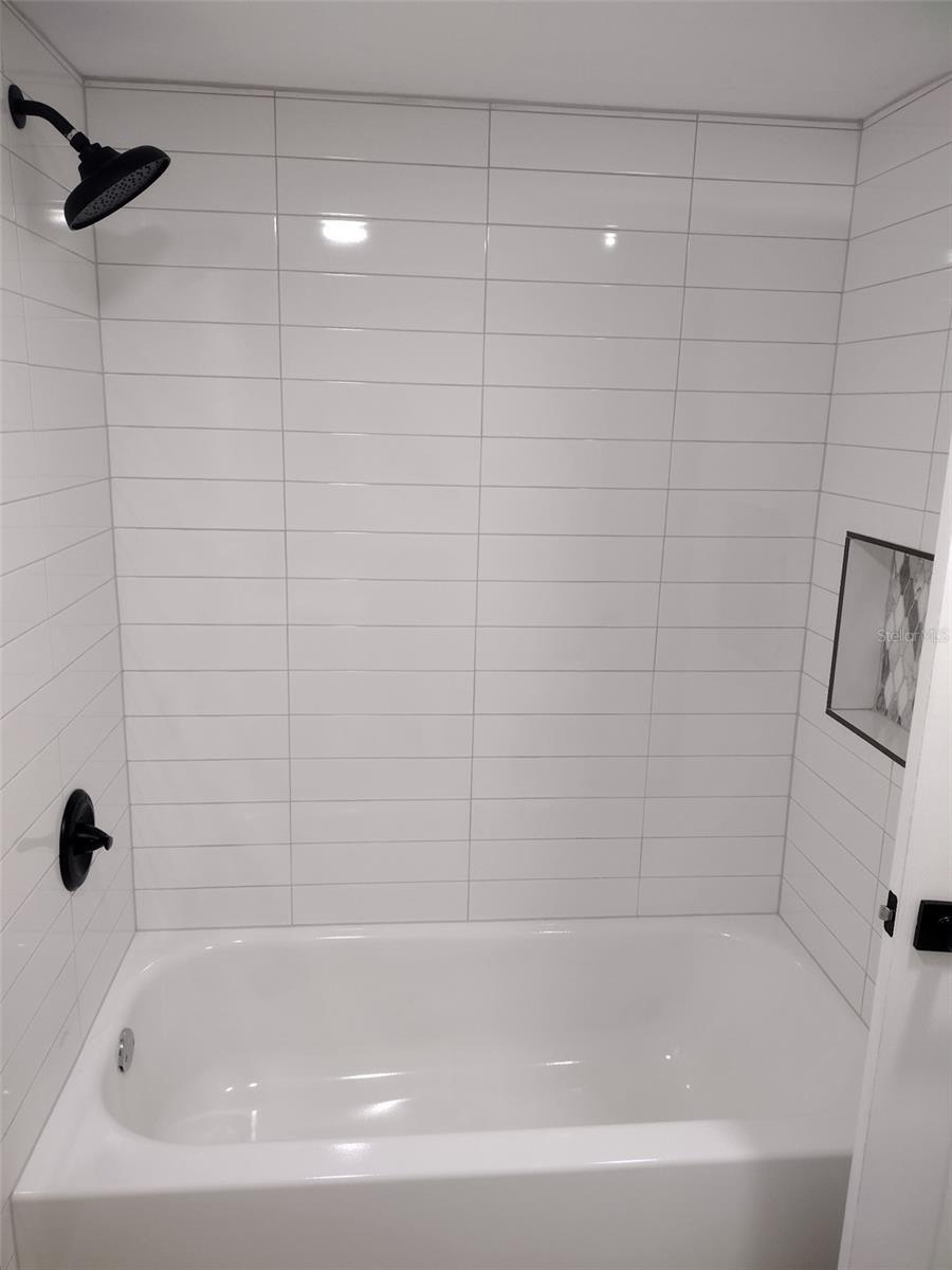 Listing photo id 12 for 9026 Bourbon Street