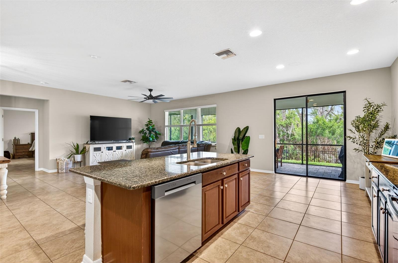 Image 13 of 47 For 8060 Roma Dune Drive