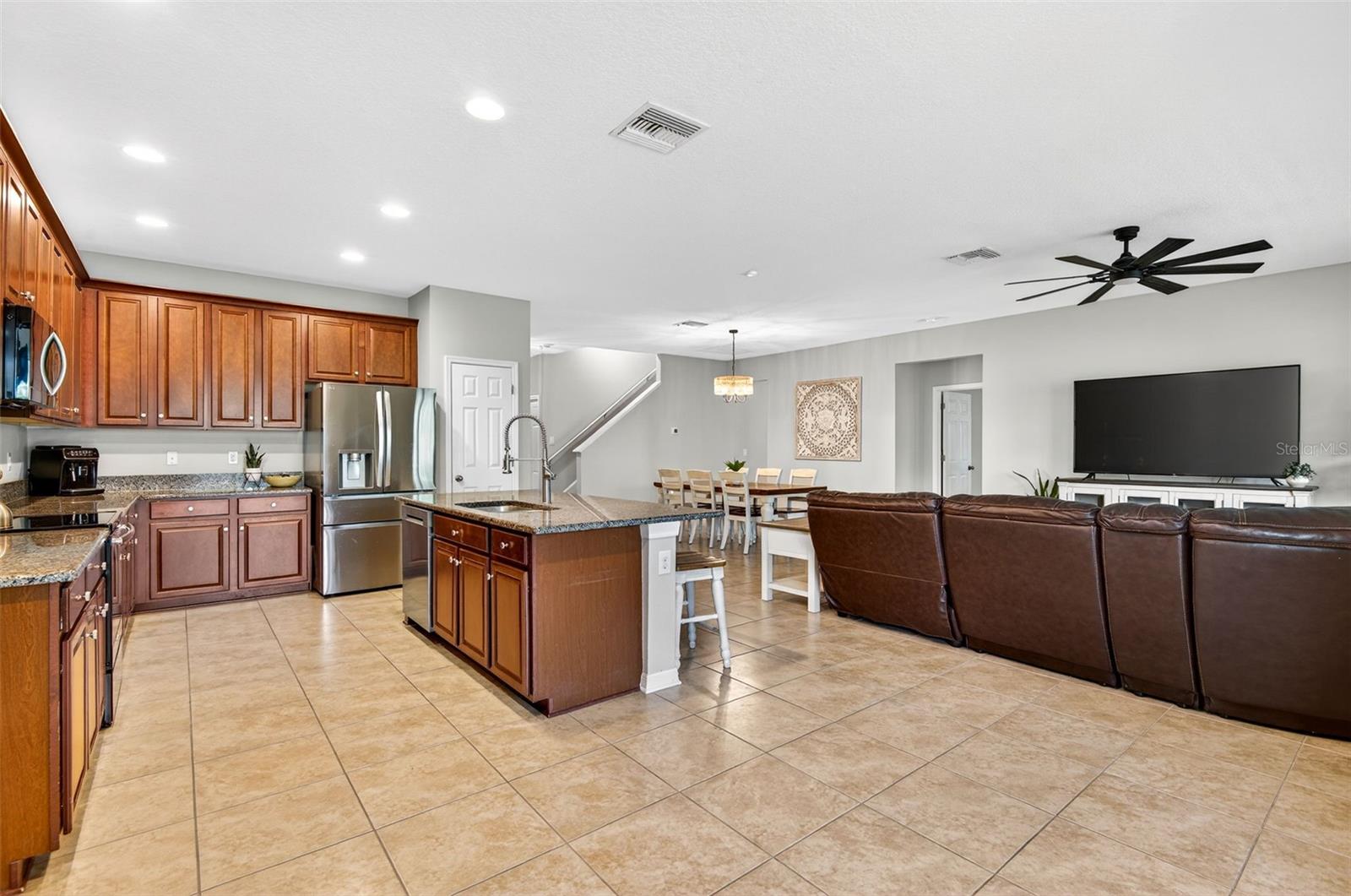 Image 14 of 47 For 8060 Roma Dune Drive