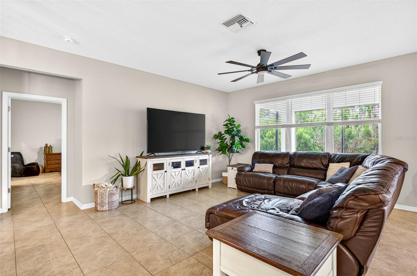 Image 16 of 47 For 8060 Roma Dune Drive