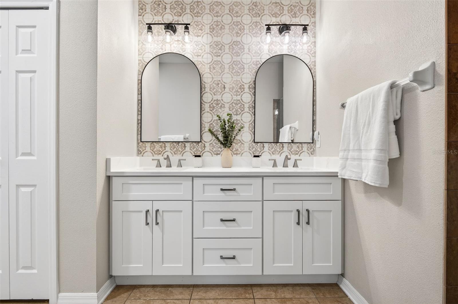 Image 19 of 47 For 8060 Roma Dune Drive