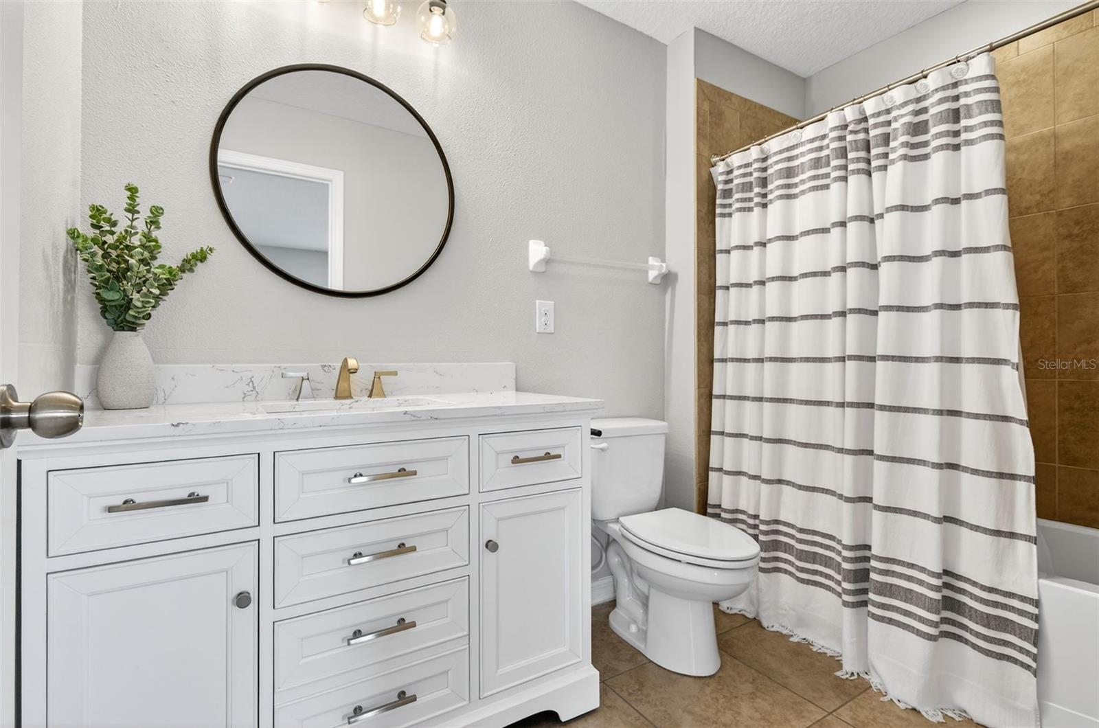 Image 31 of 47 For 8060 Roma Dune Drive