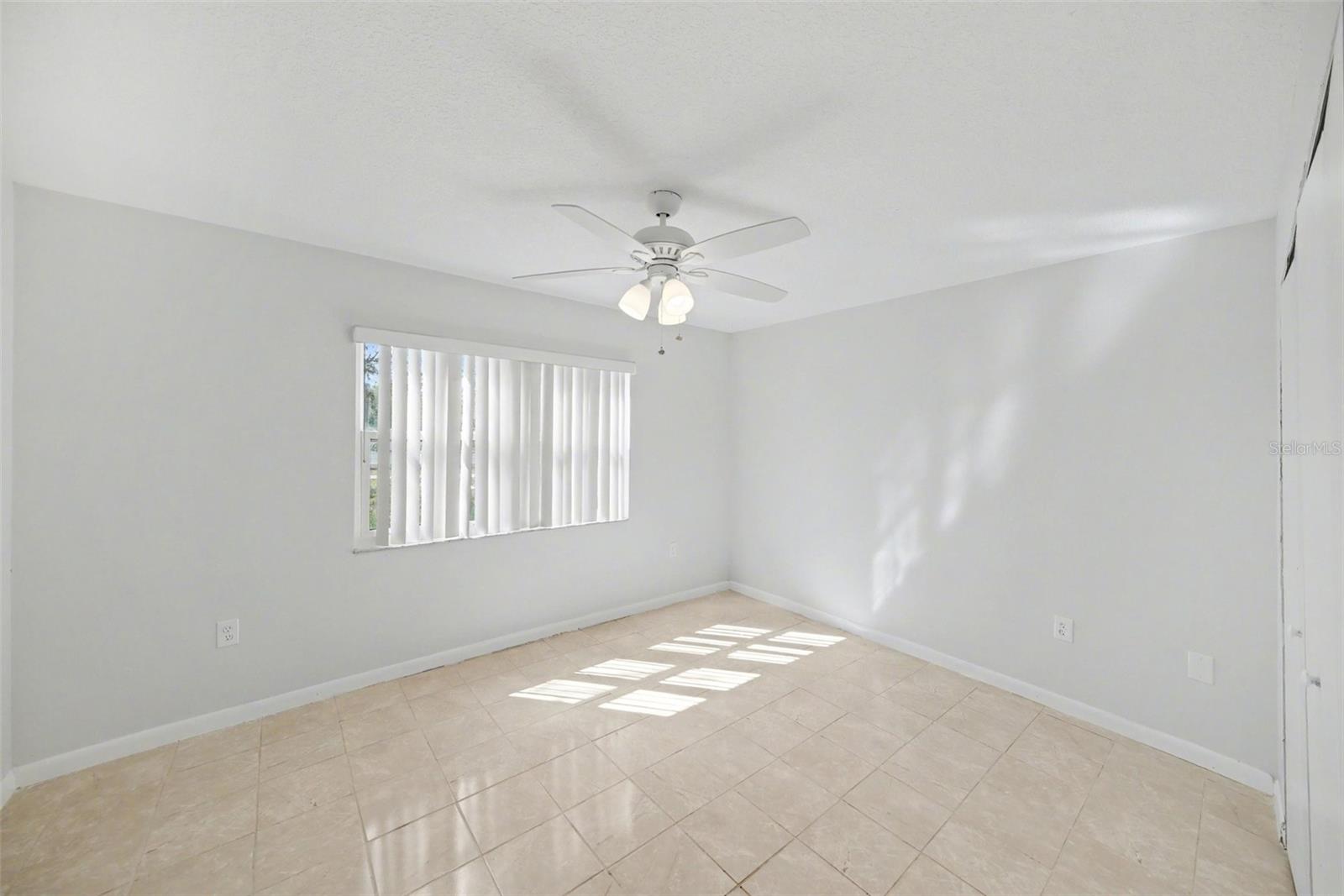 Listing photo id 16 for 113 Ruskin Avenue