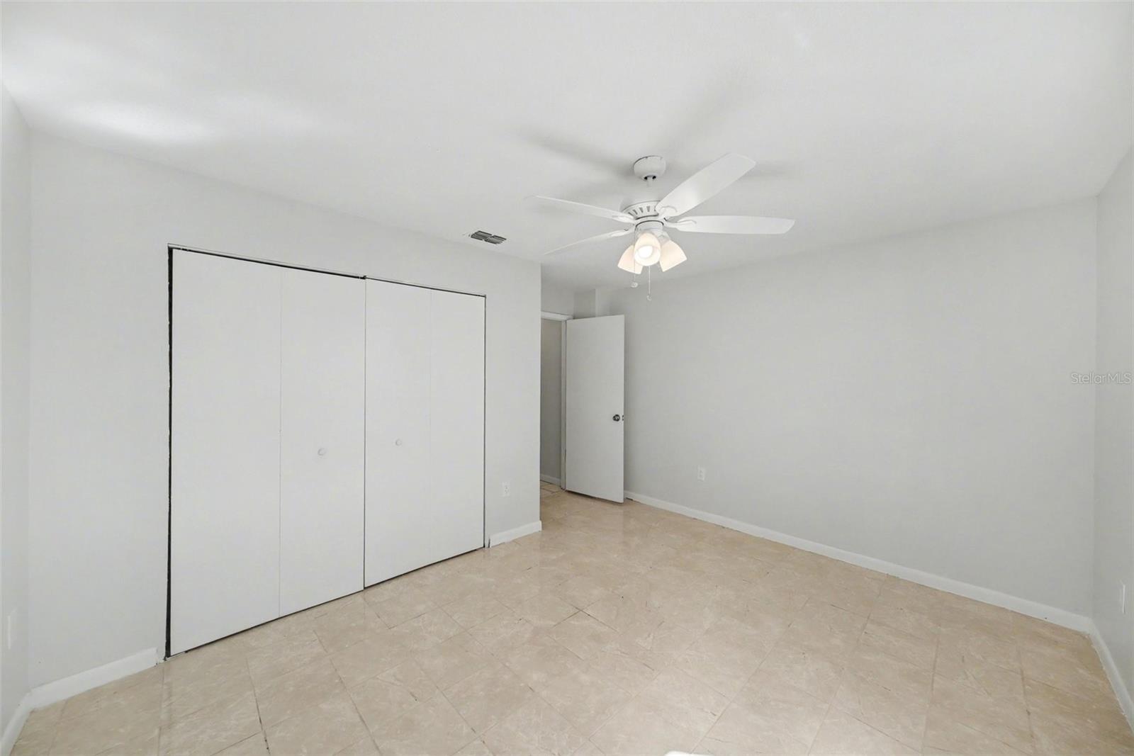 Listing photo id 17 for 113 Ruskin Avenue