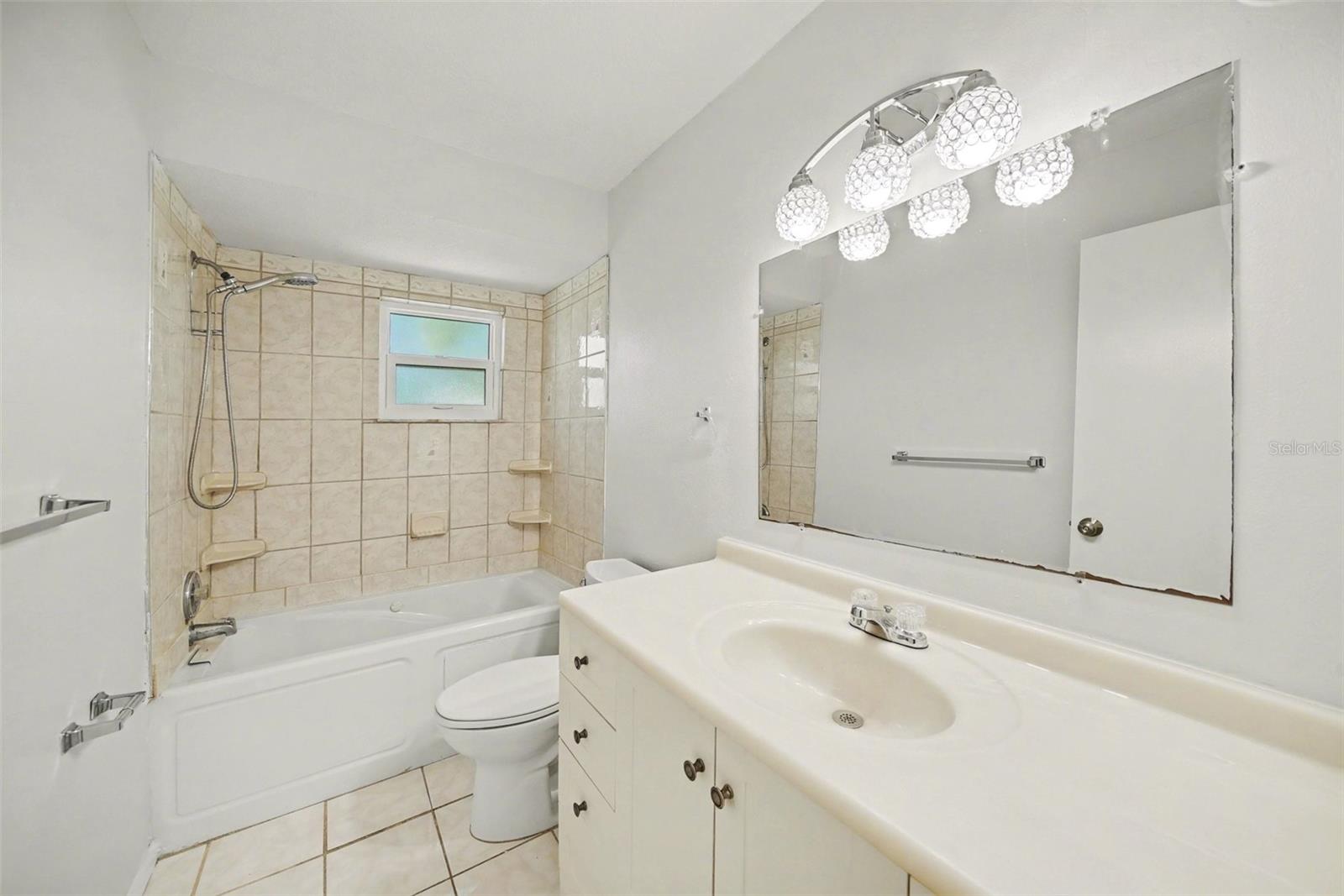 Listing photo id 19 for 113 Ruskin Avenue