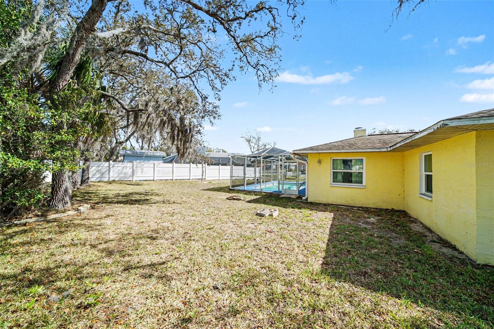 Listing photo id 20 for 113 Ruskin Avenue