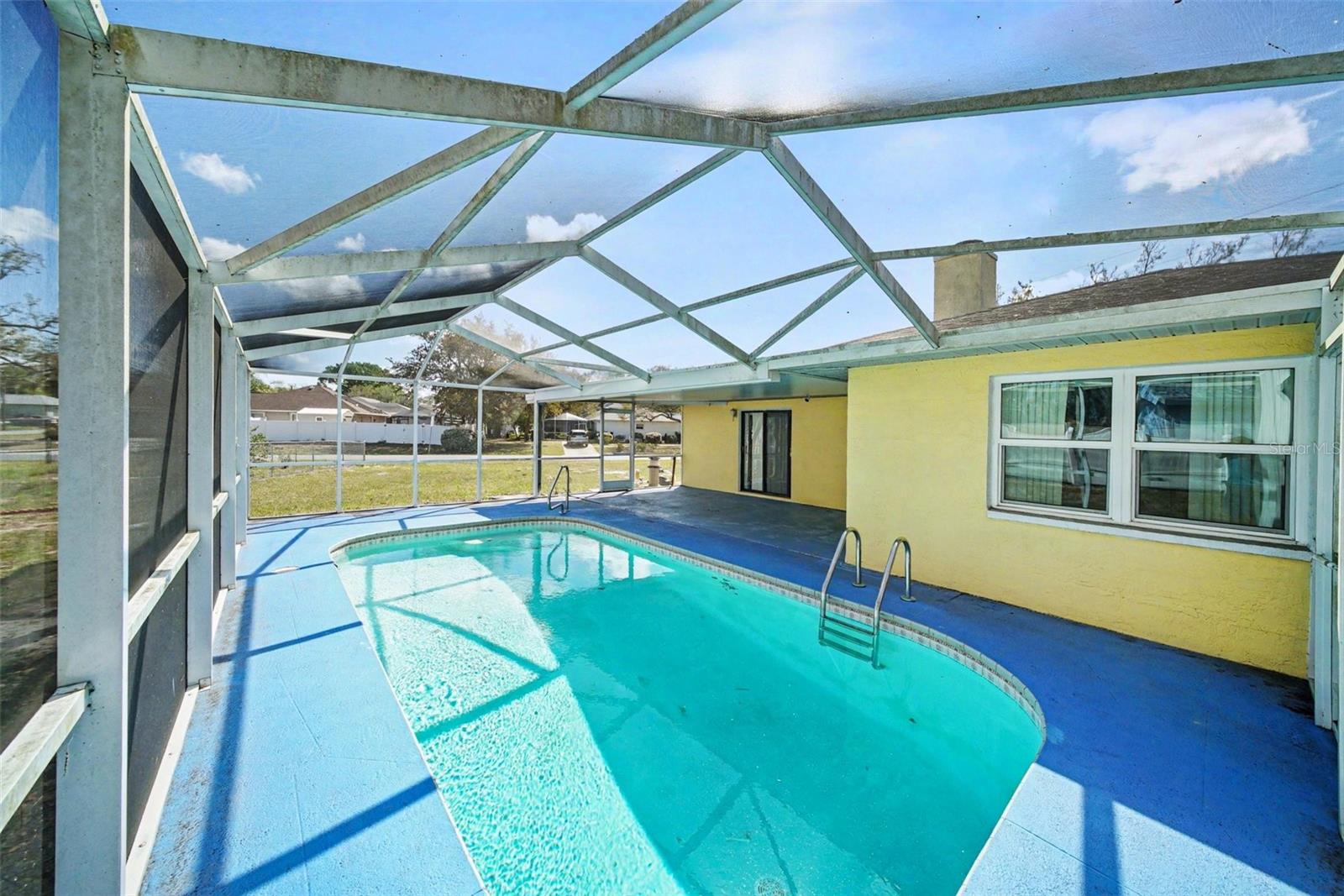 Listing photo id 23 for 113 Ruskin Avenue