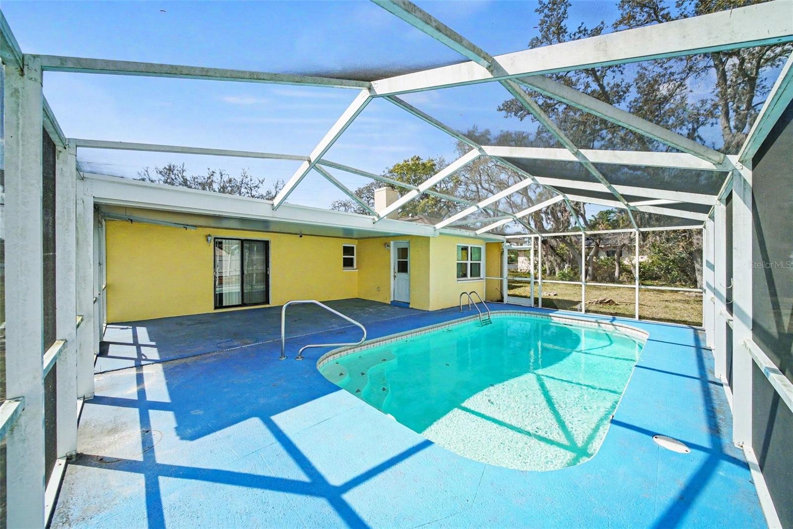 Listing photo id 24 for 113 Ruskin Avenue