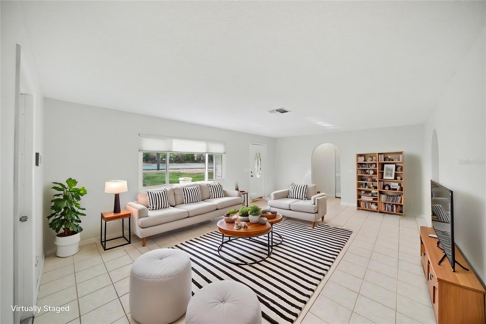 Listing photo id 3 for 113 Ruskin Avenue