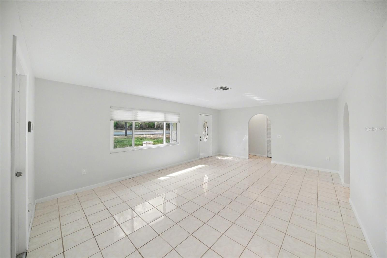 Listing photo id 4 for 113 Ruskin Avenue