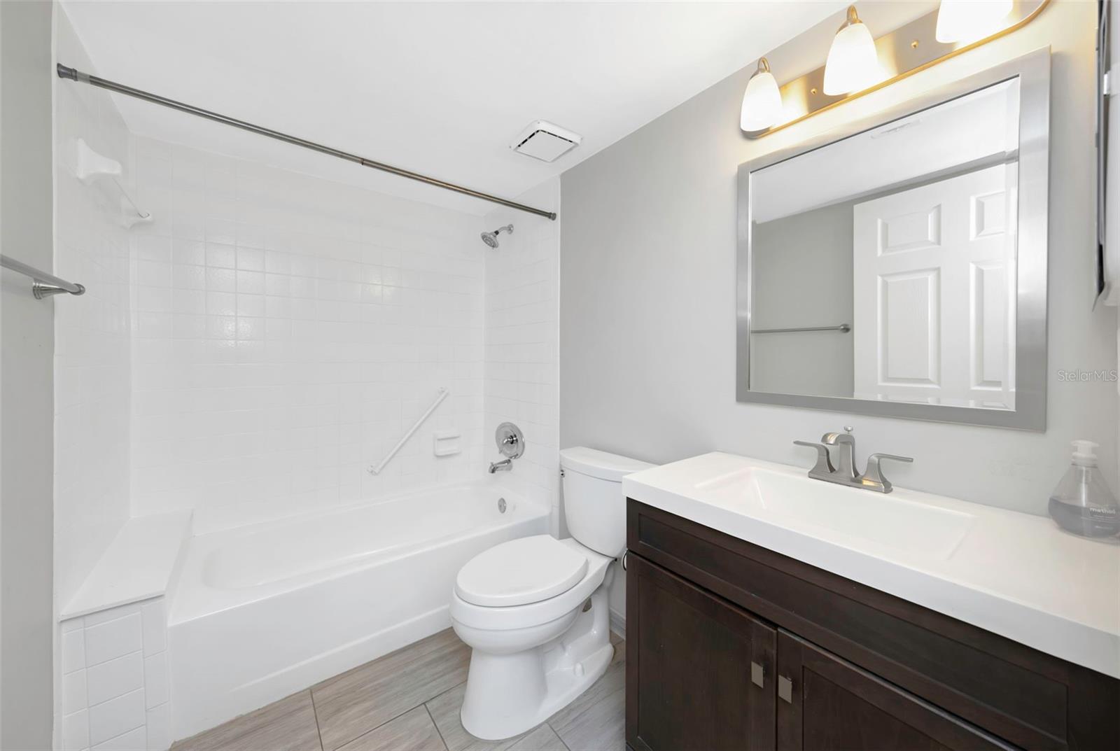 Image 16 of 50 For 1308 Pine Ridge Circle E H1