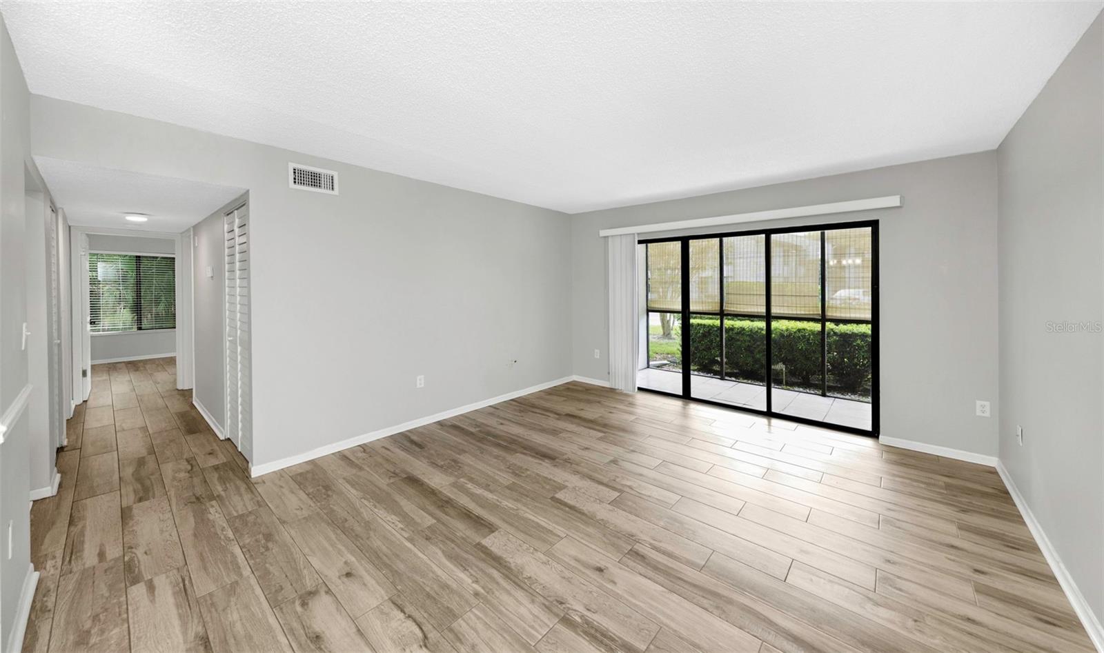 Image 9 of 50 For 1308 Pine Ridge Circle E H1