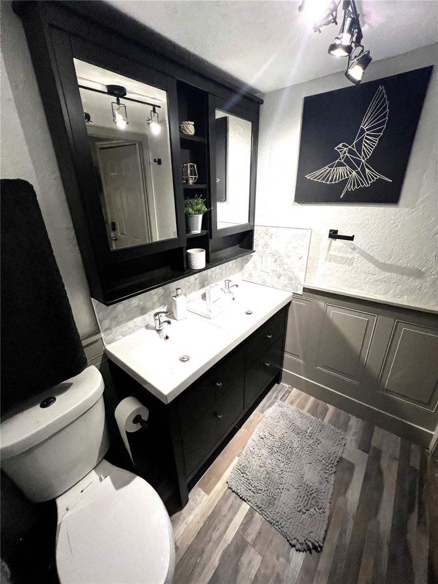 Image 13 of 27 For 522 Rosery Road Nw