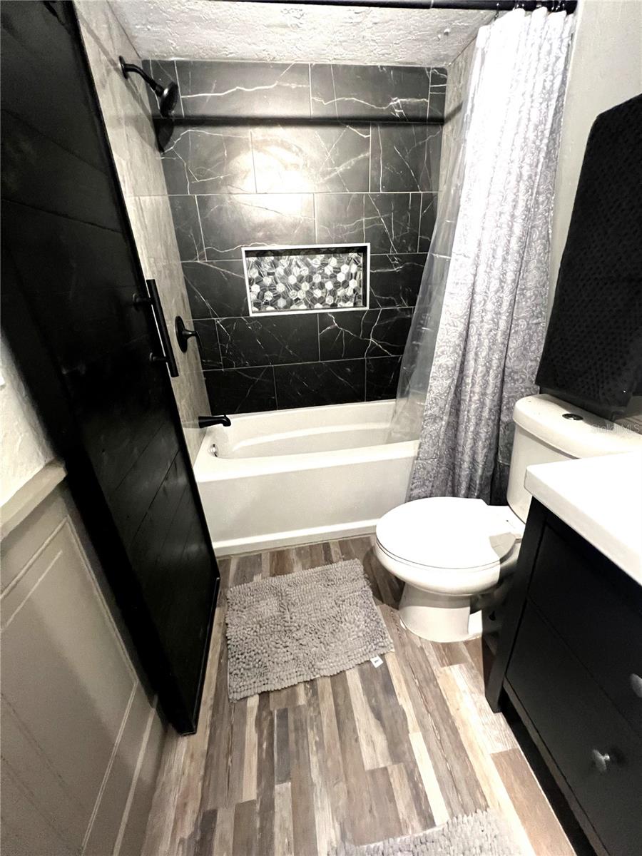 Image 14 of 27 For 522 Rosery Road Nw