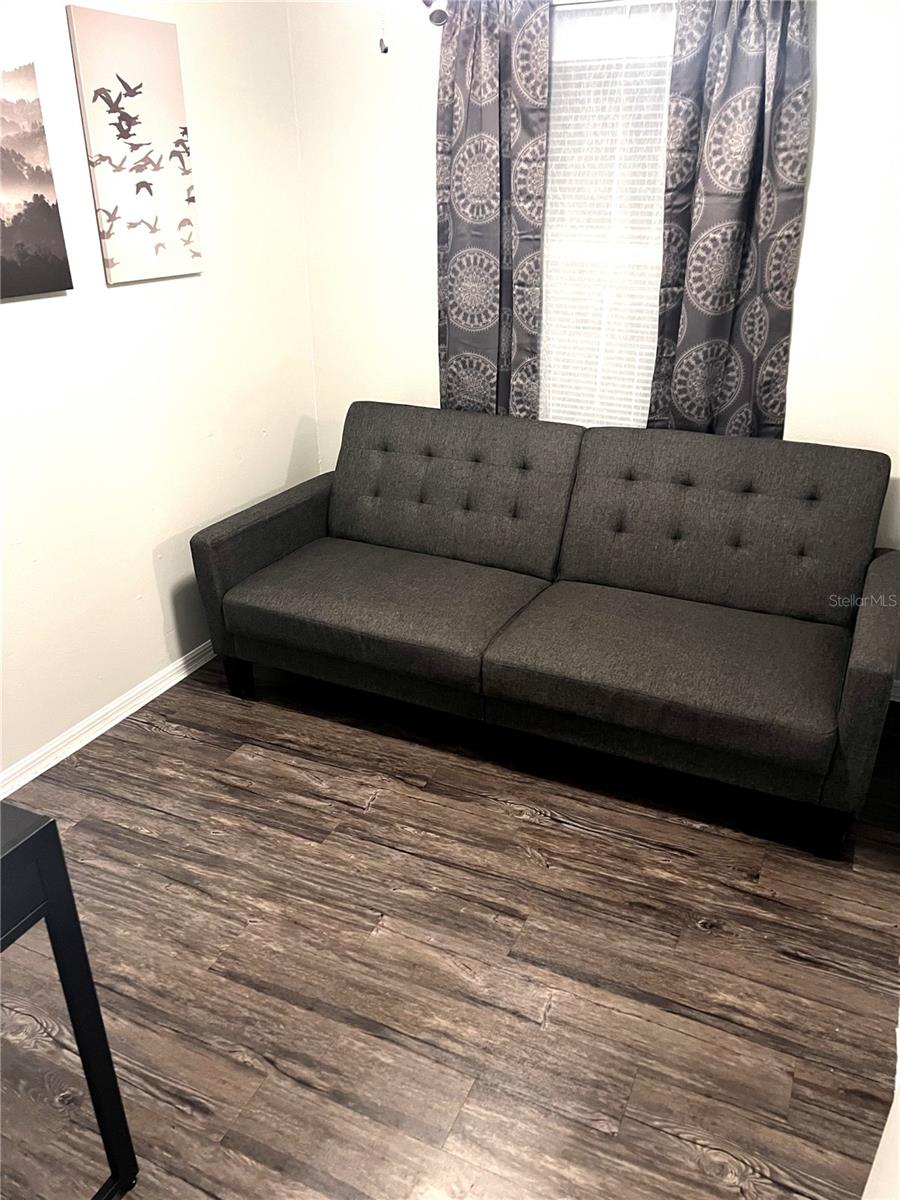 Image 15 of 27 For 522 Rosery Road Nw