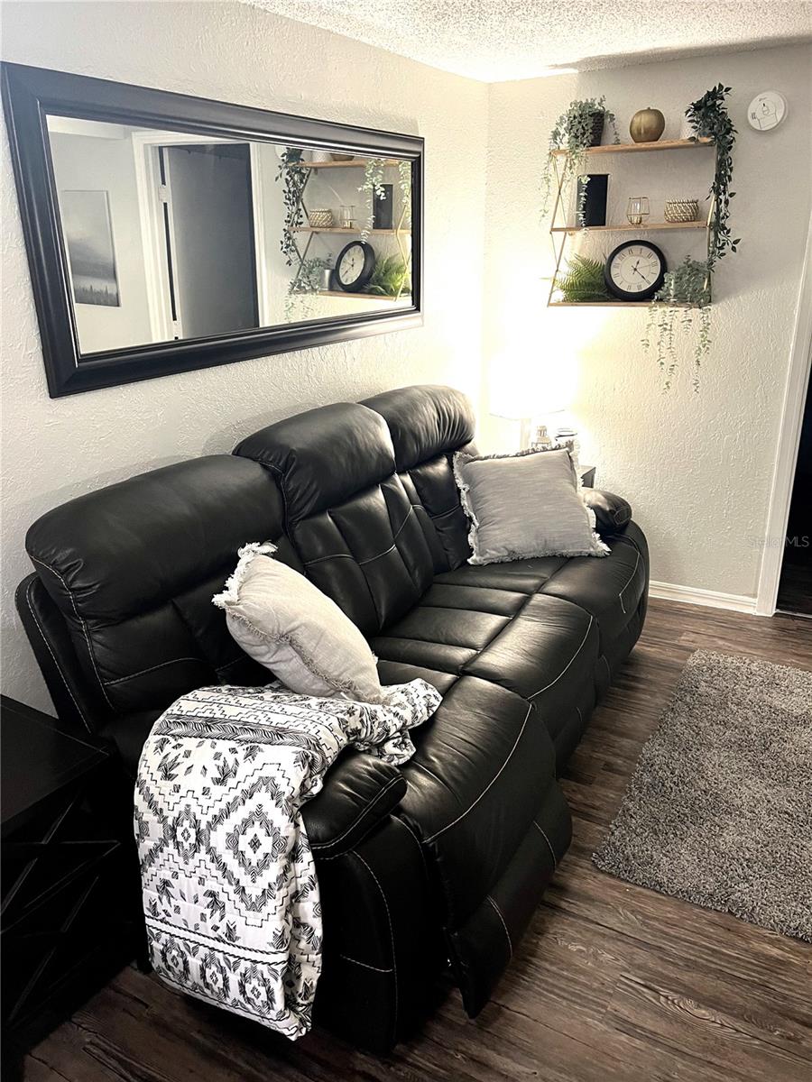 Image 16 of 27 For 522 Rosery Road Nw