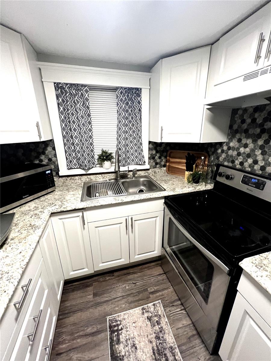 Image 18 of 27 For 522 Rosery Road Nw