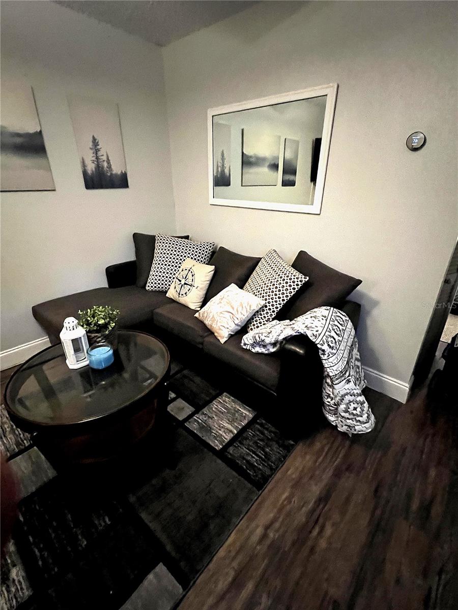 Image 20 of 27 For 522 Rosery Road Nw