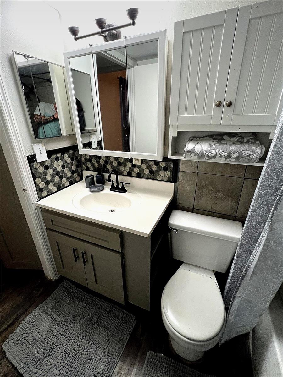 Image 22 of 27 For 522 Rosery Road Nw