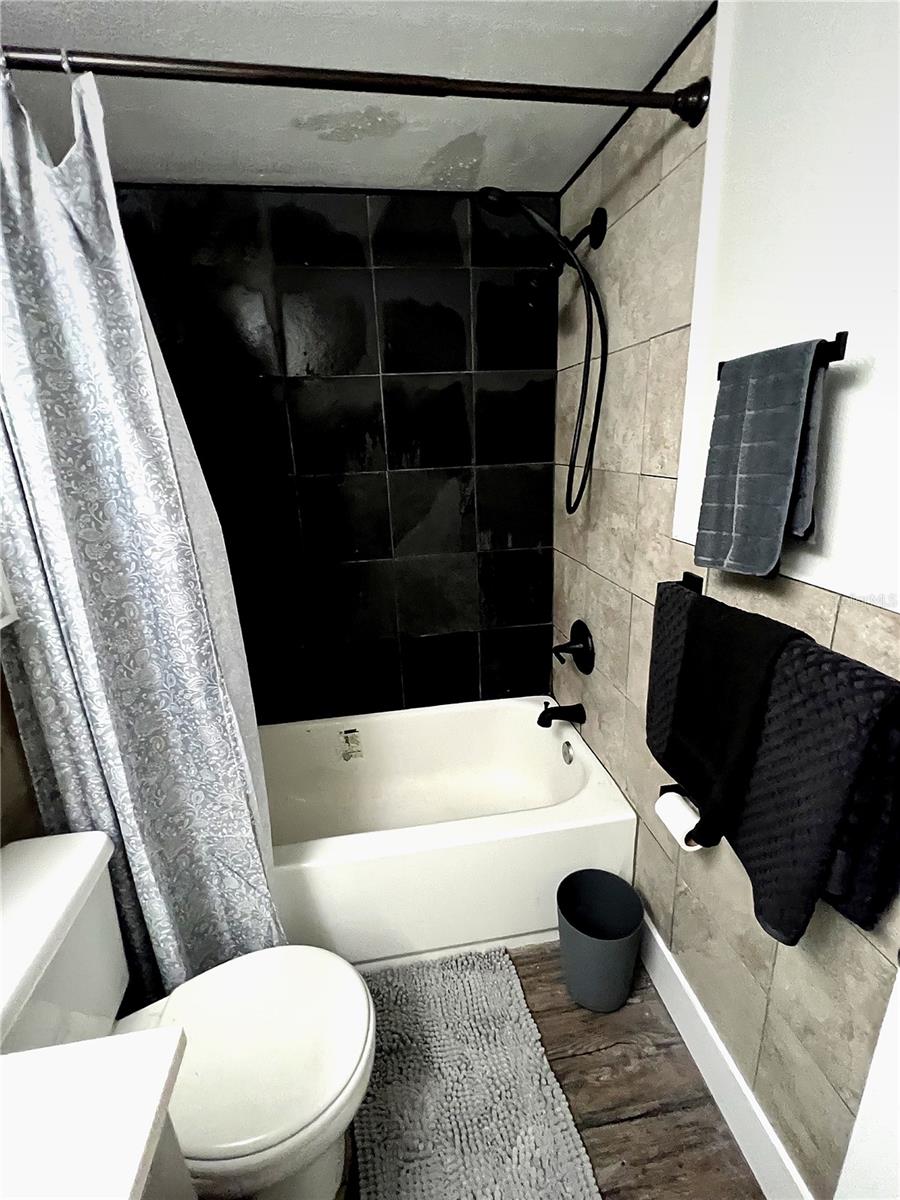 Image 23 of 27 For 522 Rosery Road Nw