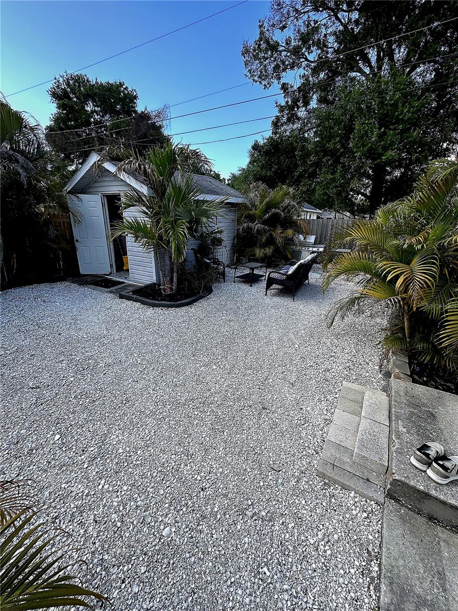 Image 3 of 27 For 522 Rosery Road Nw