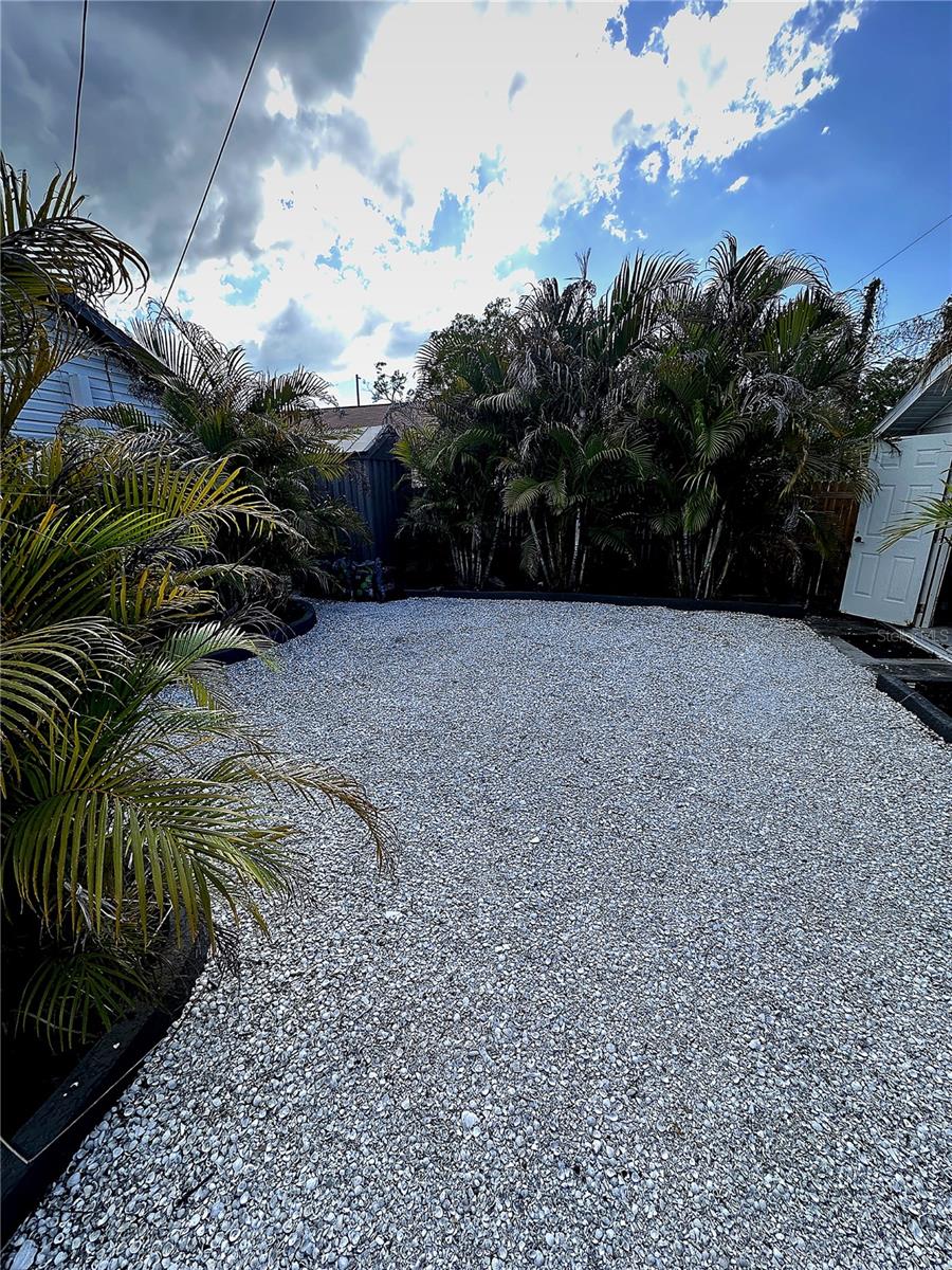 Image 5 of 27 For 522 Rosery Road Nw