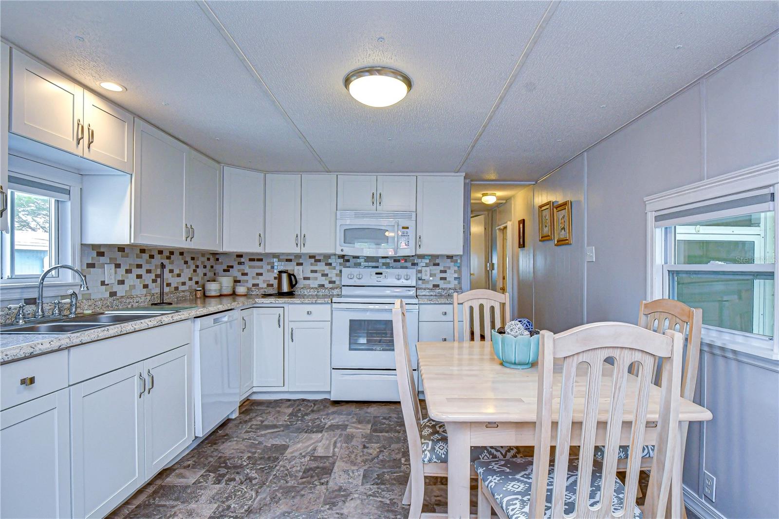 Image 11 of 48 For 38634 Lansing Avenue