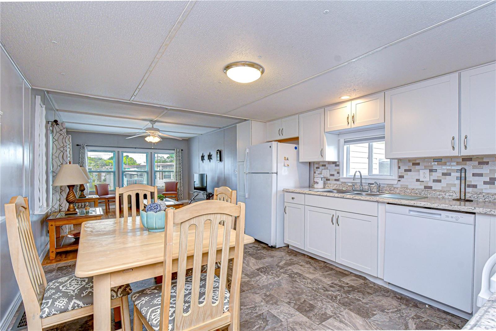 Image 16 of 48 For 38634 Lansing Avenue