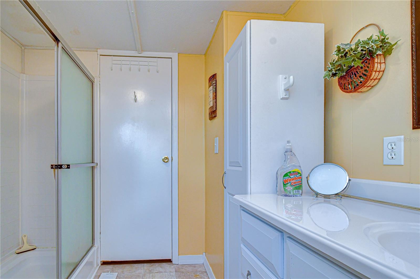 Image 21 of 48 For 38634 Lansing Avenue