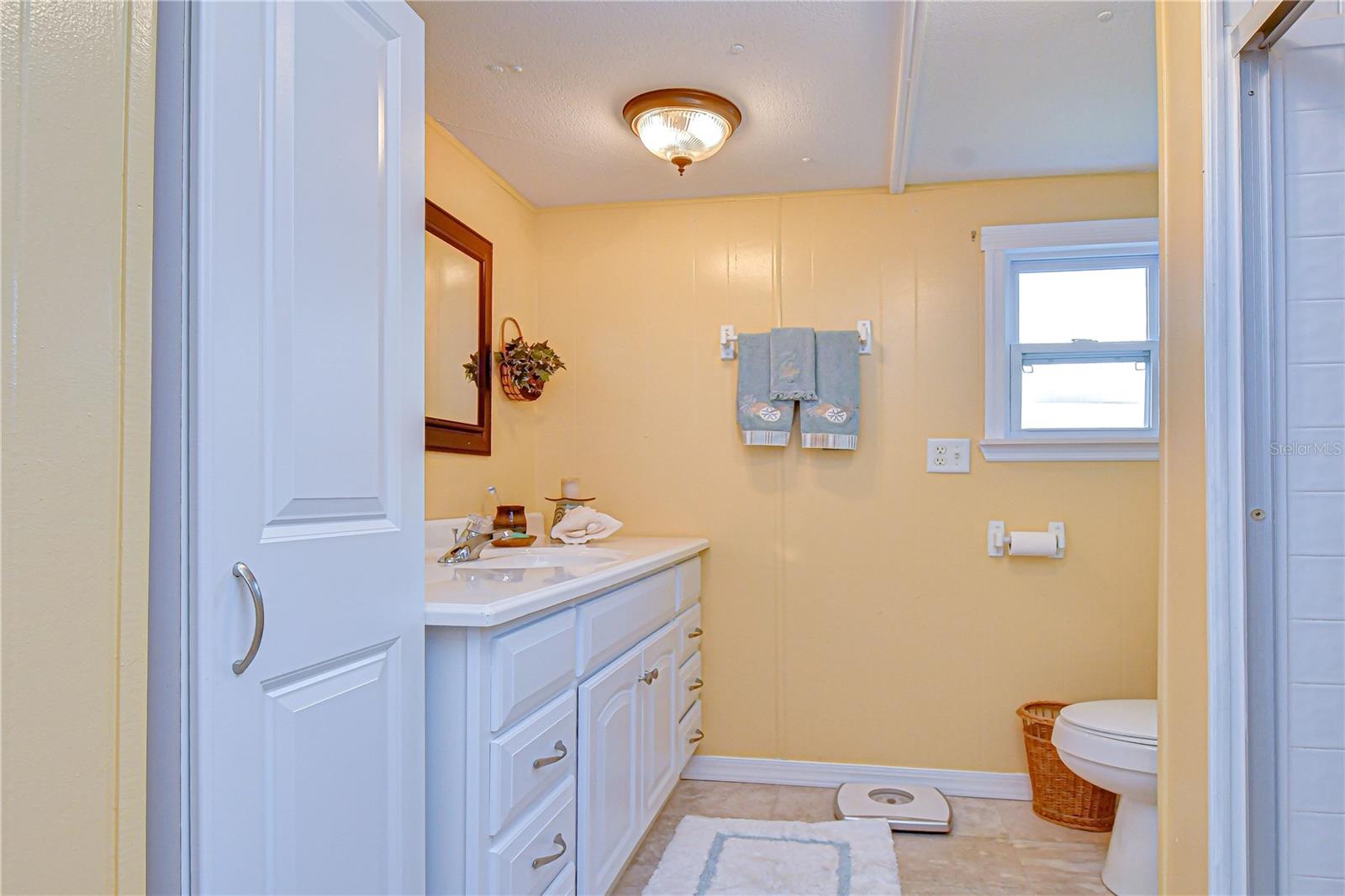 Image 22 of 48 For 38634 Lansing Avenue