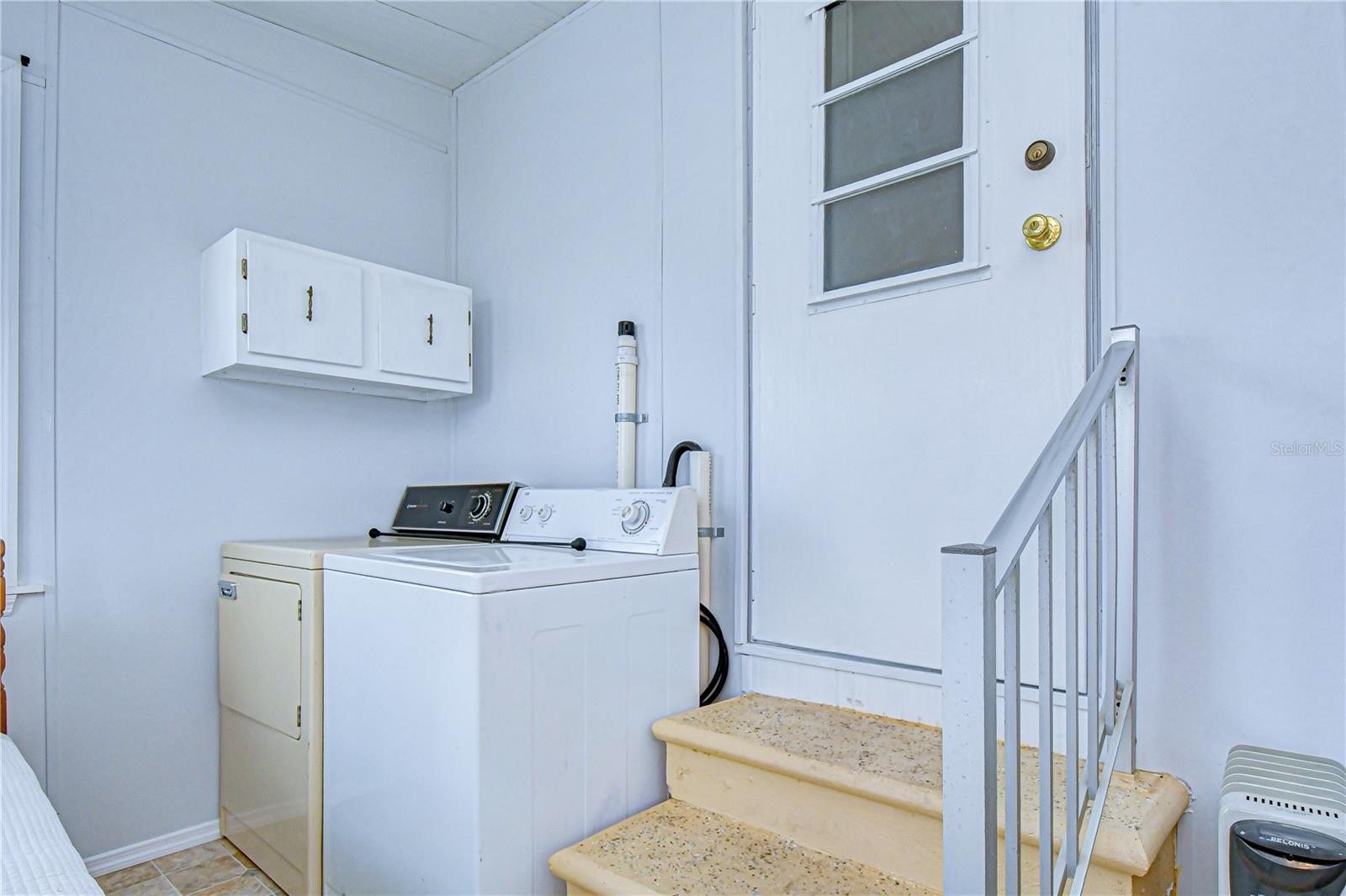 Image 27 of 48 For 38634 Lansing Avenue