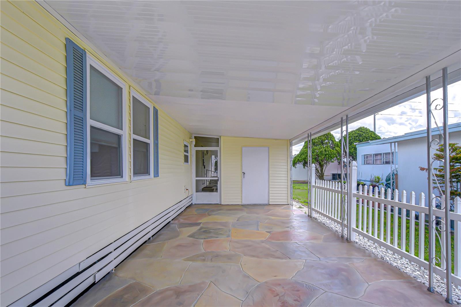 Image 33 of 48 For 38634 Lansing Avenue