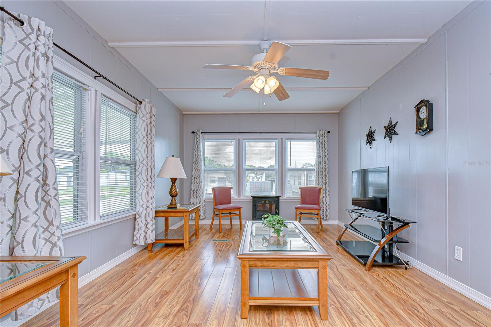 Image 4 of 48 For 38634 Lansing Avenue