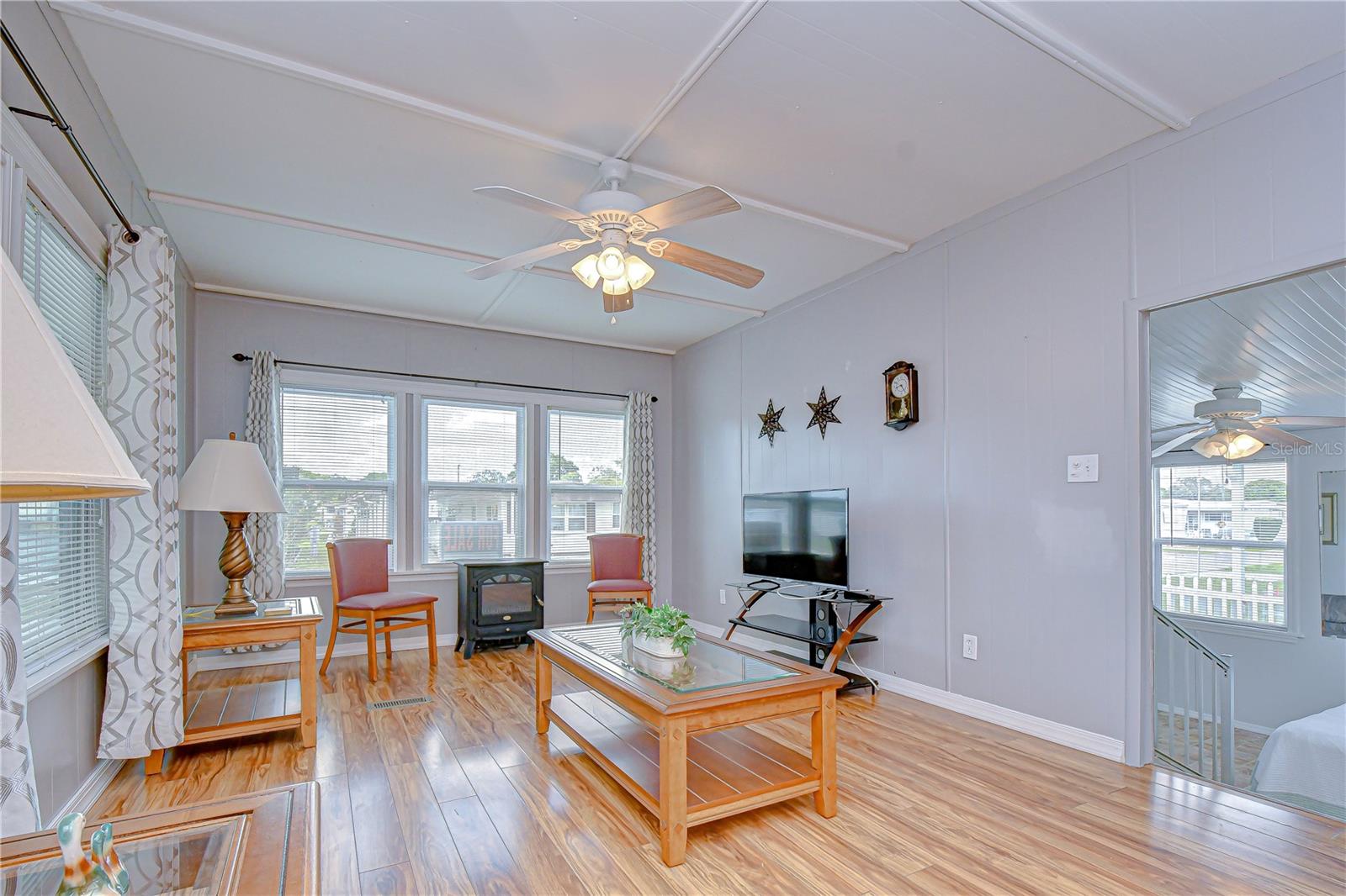 Image 5 of 48 For 38634 Lansing Avenue