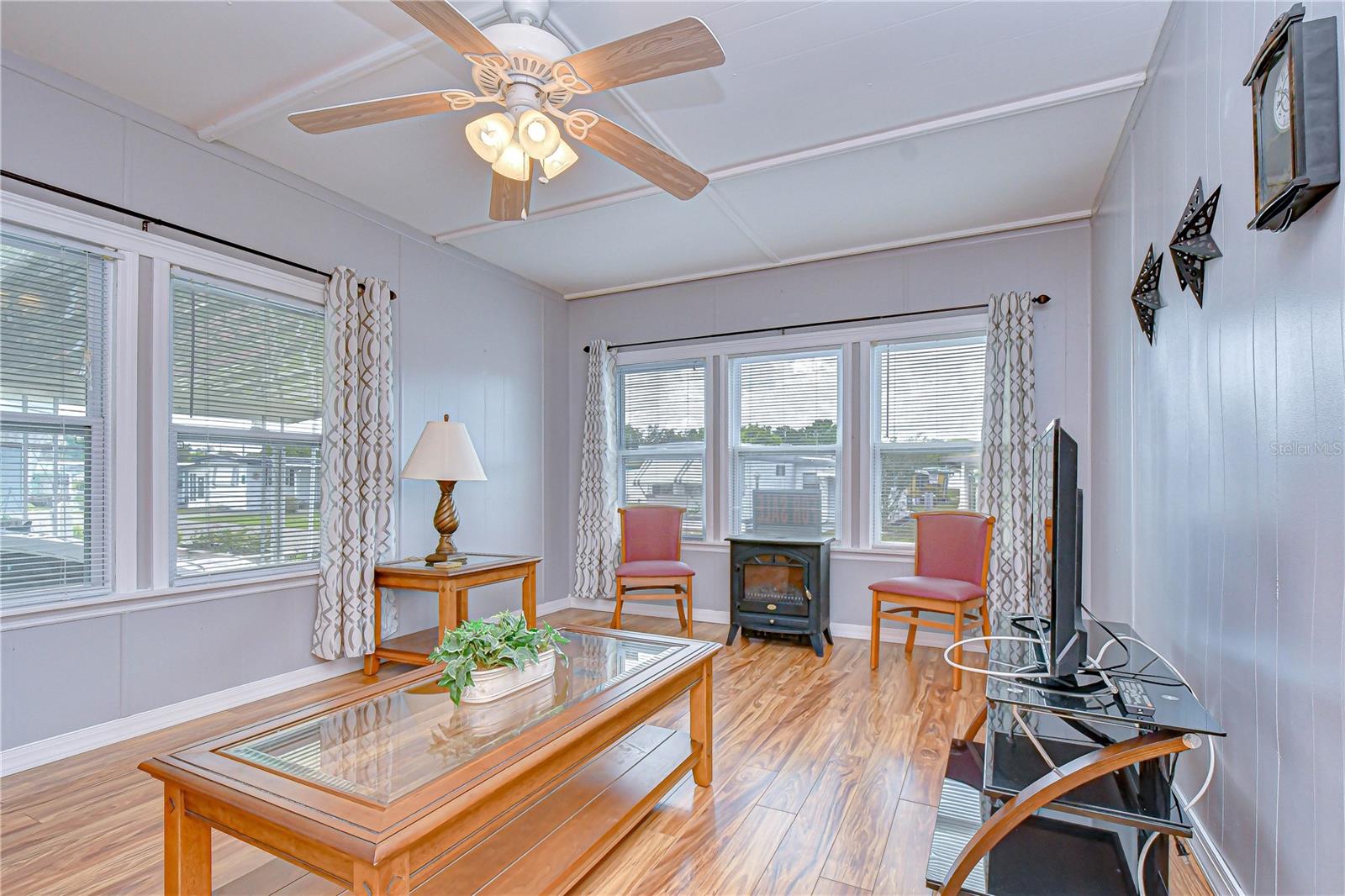 Image 6 of 48 For 38634 Lansing Avenue