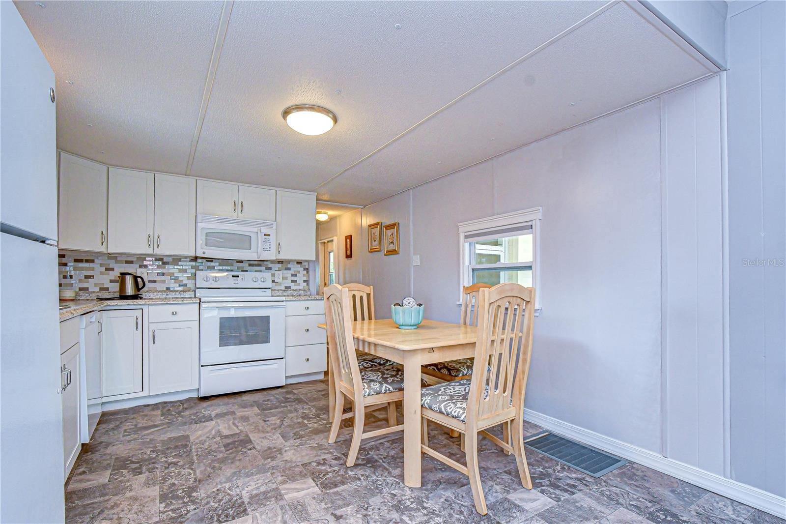 Image 7 of 48 For 38634 Lansing Avenue